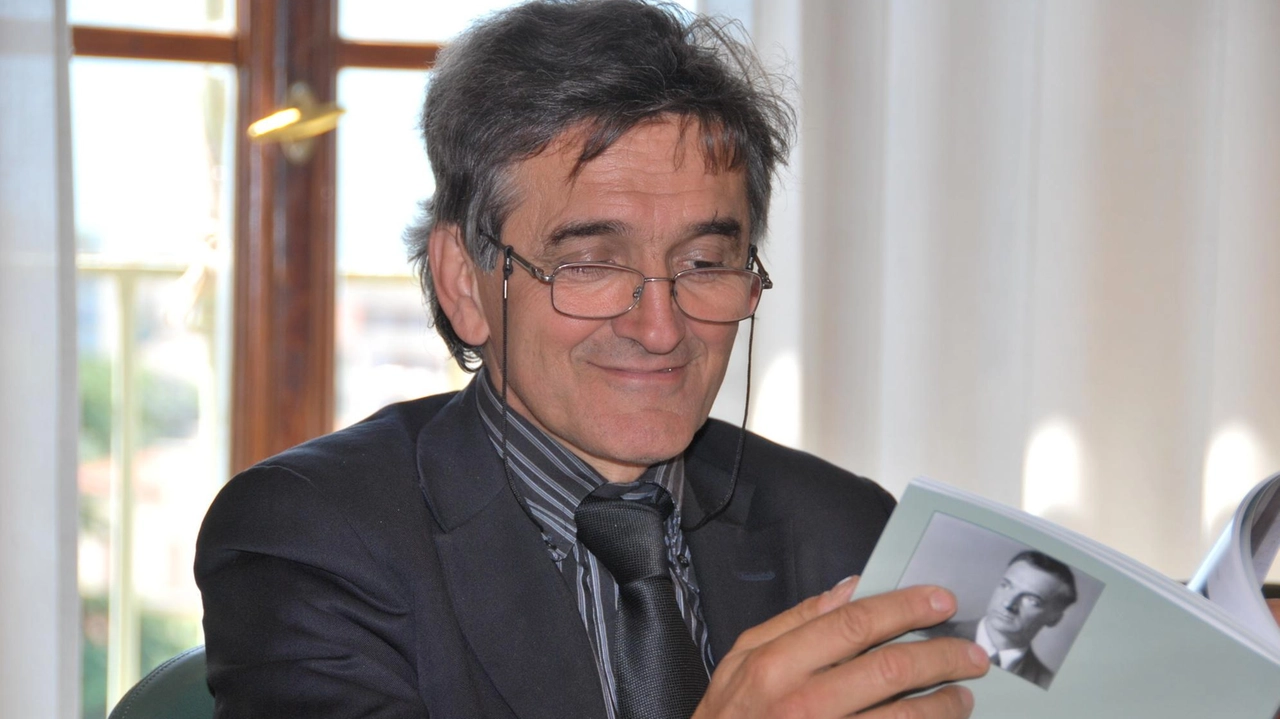 Esperti internazionali esplorano la lirica petrarchesca nell'era digitale al convegno di Arezzo, celebrando 650 anni dalla morte di Petrarca. Esperti internazionali esplorano la lirica petrarchesca nell'era digitale al convegno di Arezzo, celebrando 650 anni dalla morte di Petrarca.