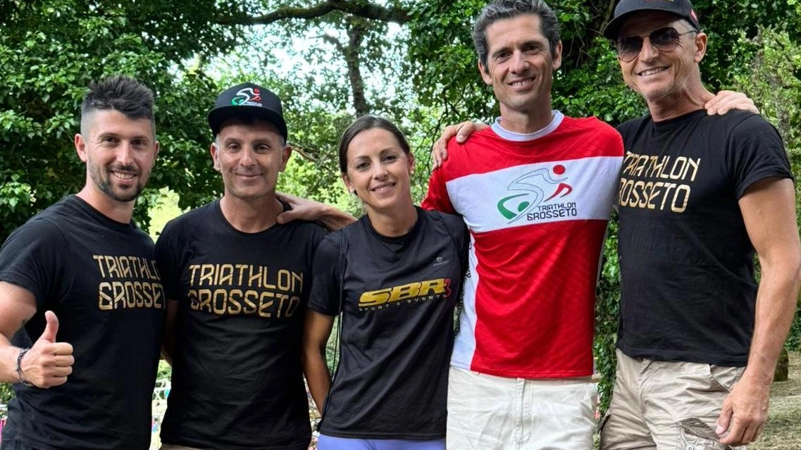 Gli atlteti del Triathlon che hanno partecipato al Torneo che si è svolto al Lago di Vico: bene i piazzamenti Gli atlteti del Triathlon che hanno partecipato al Torneo che si è svolto al Lago di Vico: bene i piazzamenti