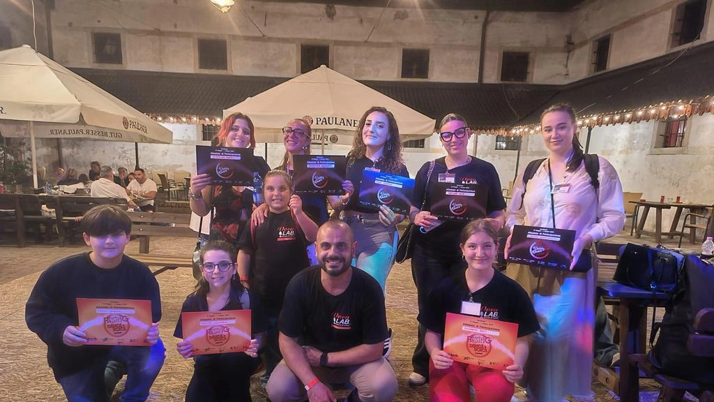 Gli alunni di Vocal Lab hanno conquistato le finali di “Rising Voice“, concorso discografico che punta agli artisti emergenti Gli alunni di Vocal Lab hanno conquistato le finali di “Rising Voice“, concorso discografico che punta agli artisti emergenti