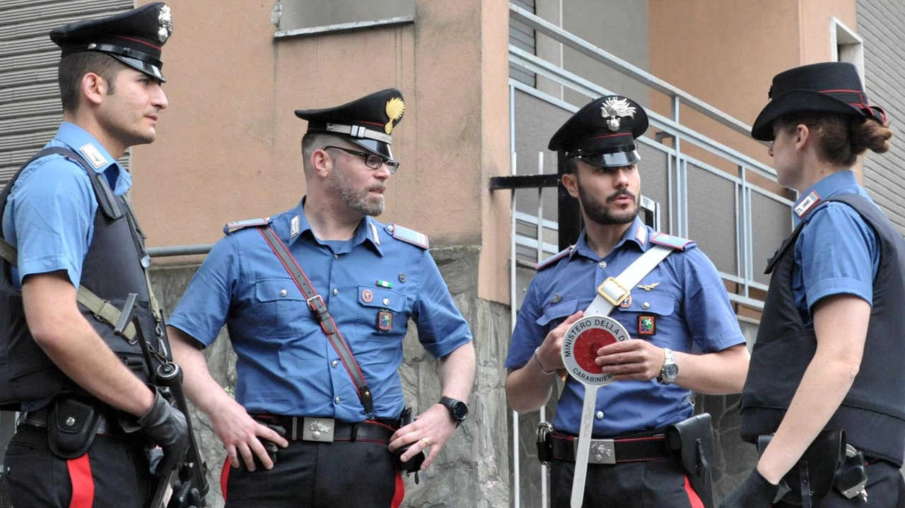 Il cinese è considerato il grossista dell’organizzazione criminale che aveva il suo quartier generale a Prato "Le esigenze cautelari sono venute meno" e così l’uomo è stato rilasciato con il solo divieto di espatrio. Il cinese è considerato il grossista dell’organizzazione criminale che aveva il suo quartier generale a Prato "Le esigenze cautelari sono venute meno" e così l’uomo è stato rilasciato con il solo divieto di espatrio.