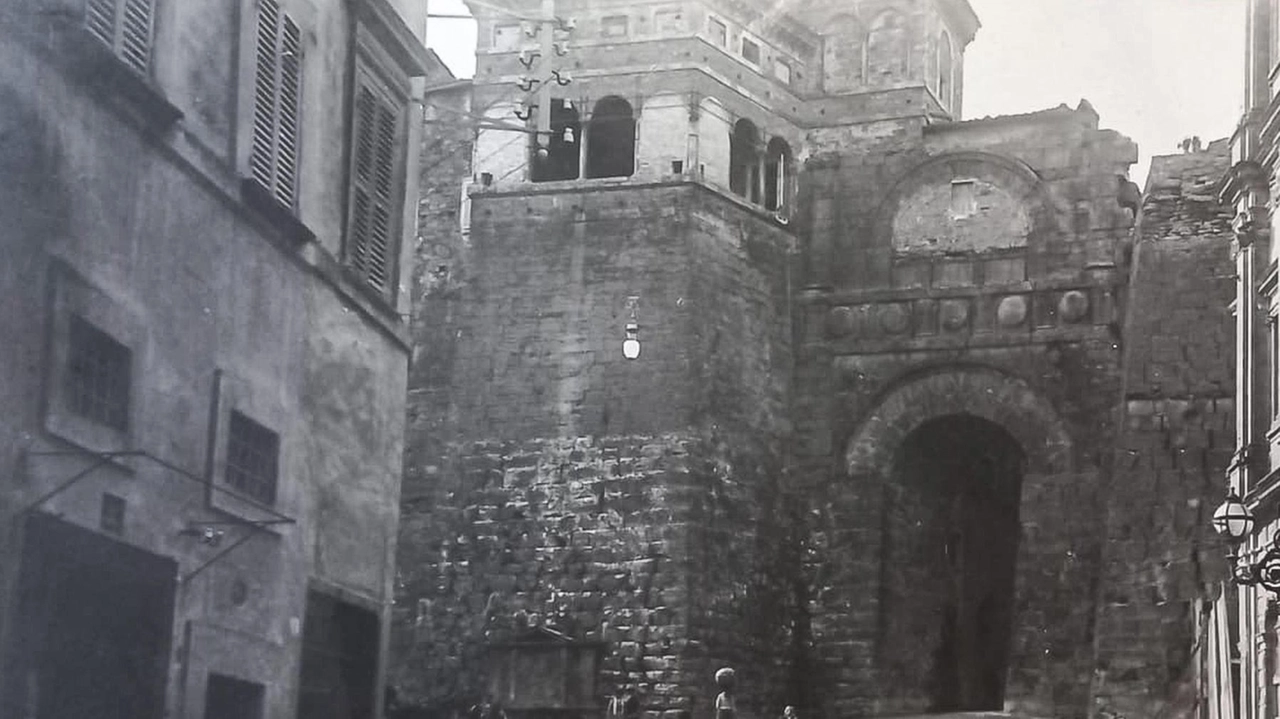 La storia del quartiere attraverso le cartoline in bianco e nero. La fonte aggiunta nel 1600, ecco come è cambiata l’area. La storia del quartiere attraverso le cartoline in bianco e nero. La fonte aggiunta nel 1600, ecco come è cambiata l’area.