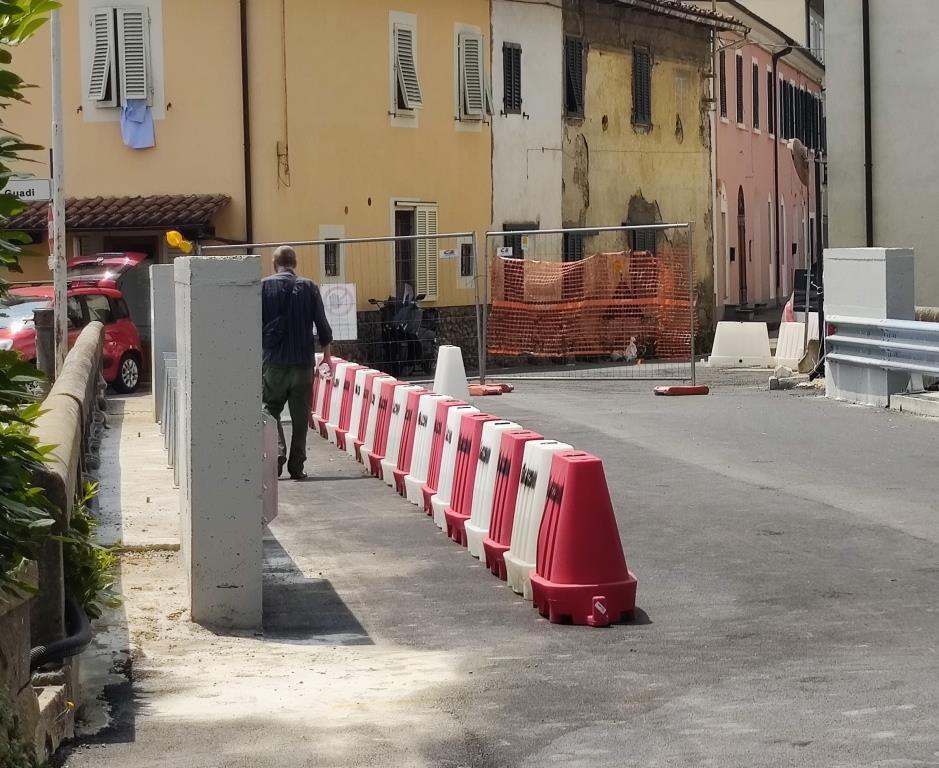 Nessuna data per il ponte. Ma c’è il manifesto funebre Nessuna data per il ponte. Ma c’è il manifesto funebre