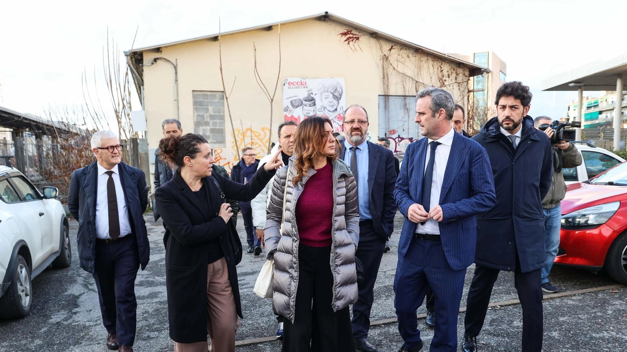 "Più problemi in centro che in periferia, ma bene ordinanza su minimarket e zone rosse". Resta il nodo delle occupazioni, sono ancora 14. Luci accese su Sollicciano e affitti brevi. "Più problemi in centro che in periferia, ma bene ordinanza su minimarket e zone rosse". Resta il nodo delle occupazioni, sono ancora 14. Luci accese su Sollicciano e affitti brevi.