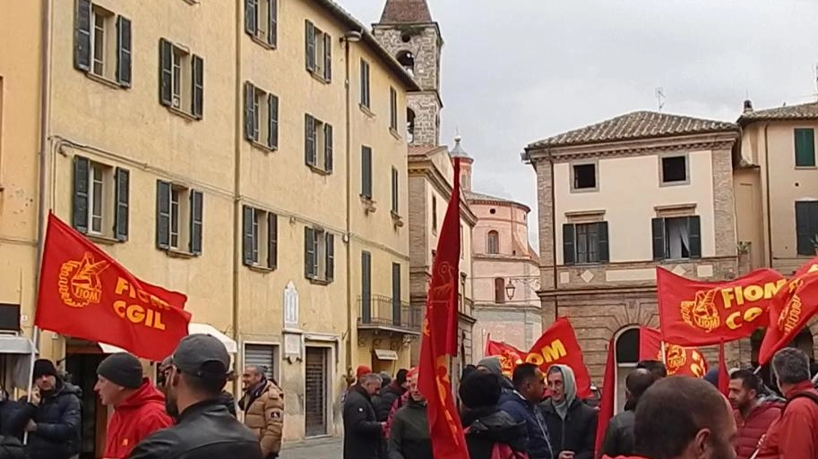 La crisi del settore portata in piazza dalla Cgil: "Condizione drammatica". I lavoratori interinali i più colpiti La crisi del settore portata in piazza dalla Cgil: "Condizione drammatica". I lavoratori interinali i più colpiti