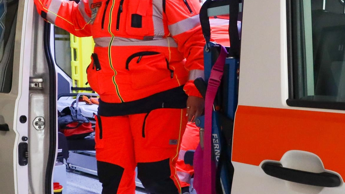. I trasporti sanitari della Pubblica Assistenza sono attivi 24 ore al giorno per l’intera settimana coordinati dalla centrale operativa che gestisce le emergenze di Pistoia ed Empoli (foto d’archivio) . I trasporti sanitari della Pubblica Assistenza sono attivi 24 ore al giorno per l’intera settimana coordinati dalla centrale operativa che gestisce le emergenze di Pistoia ed Empoli (foto d’archivio)