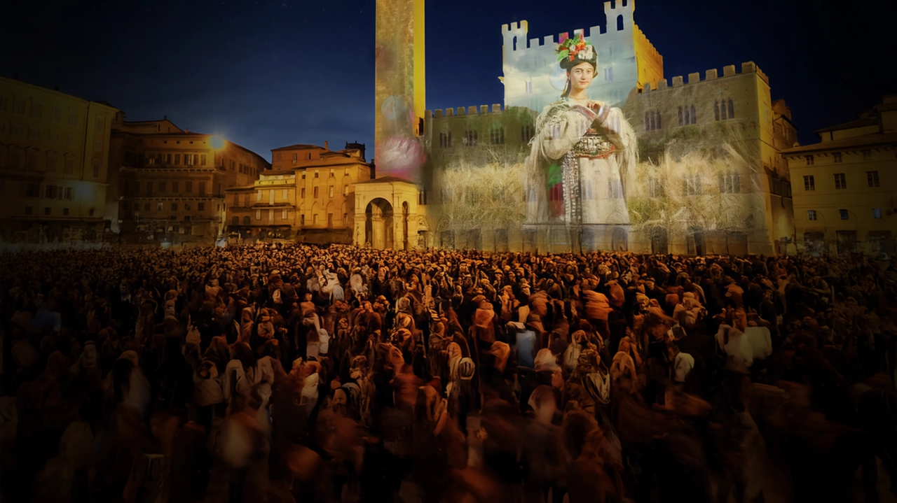 Per tre giorni una gigantesca tela luminosa animata unirà arte e fotografia in piazza Per tre giorni una gigantesca tela luminosa animata unirà arte e fotografia in piazza