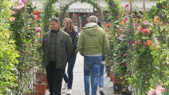 La rassegna dei prodotti della terra «È la via dell’orto» è stata inaugurata ieri a Camaiore con migliaia di visitatori