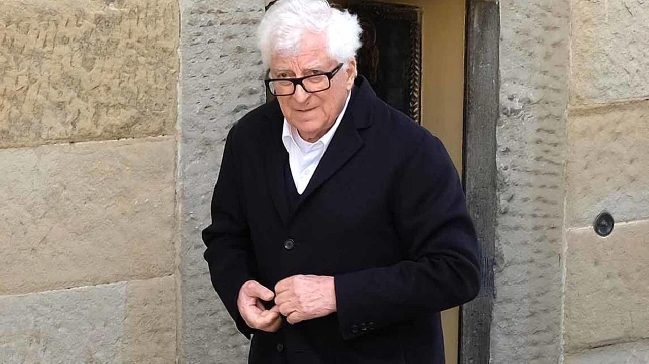 Patrizio Bertelli si è aggiudicato all’asta Palazzo Carbonati: ora partono i lavori Patrizio Bertelli si è aggiudicato all’asta Palazzo Carbonati: ora partono i lavori