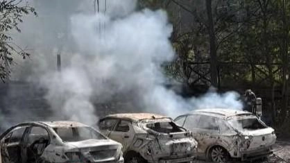 Le auto che nel giorno di ferragosto hanno preso fuoco a Campocecina. L’incendio è divampato dal filtro dell’aria di una Mercedes Le auto che nel giorno di ferragosto hanno preso fuoco a Campocecina. L’incendio è divampato dal filtro dell’aria di una Mercedes
