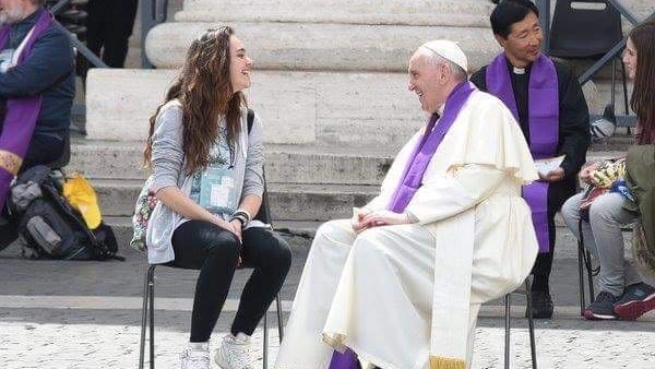 Era il 23 aprile 2016 e in questa foto di Paolo Tardio, Letizia Speziali è con Papa Francesco che la sta confessando