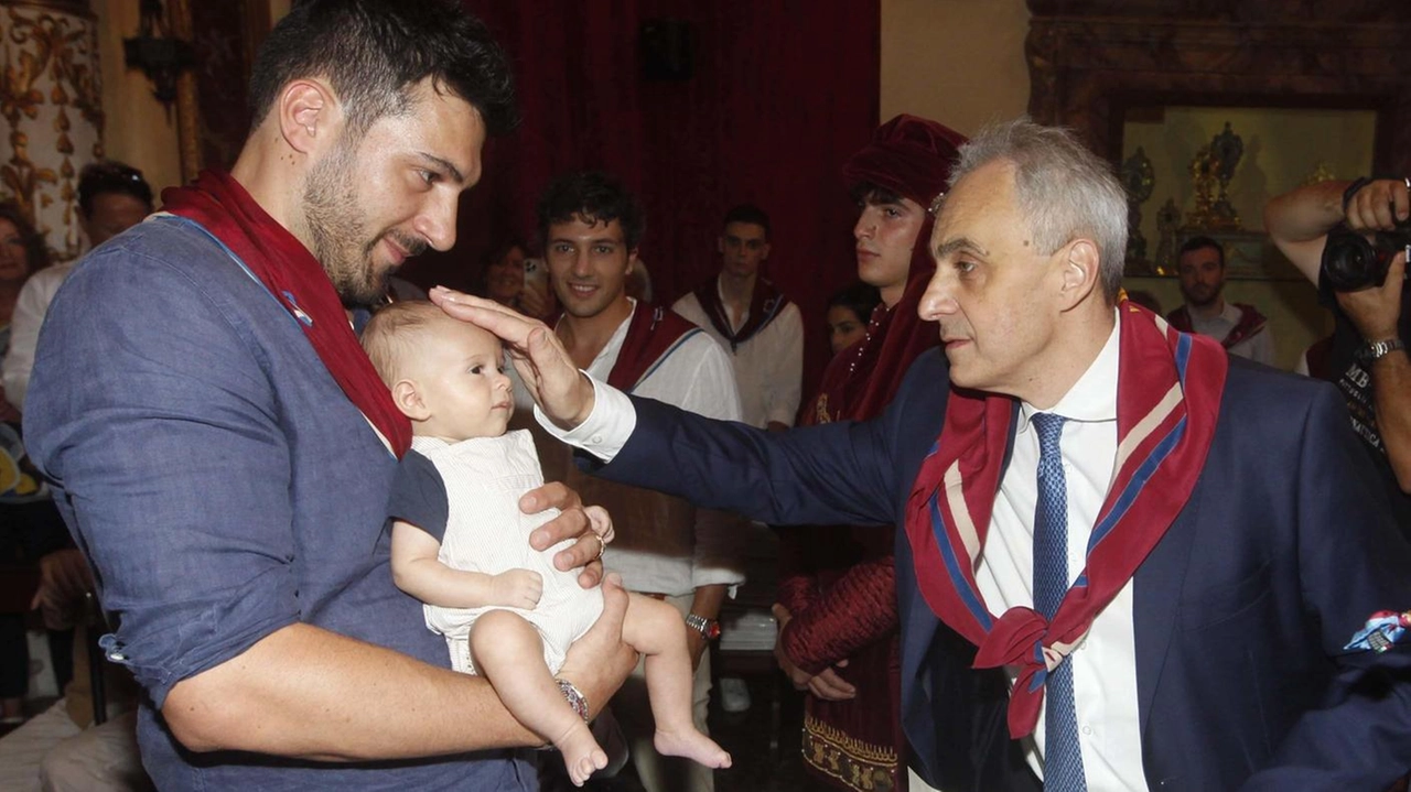 Il tradizionale rito condotto ieri dal priore Massimo Bianchi nell’oratorio per il rischio pioggia. Oggi il giro di onoranze in città. Il tradizionale rito condotto ieri dal priore Massimo Bianchi nell’oratorio per il rischio pioggia. Oggi il giro di onoranze in città.
