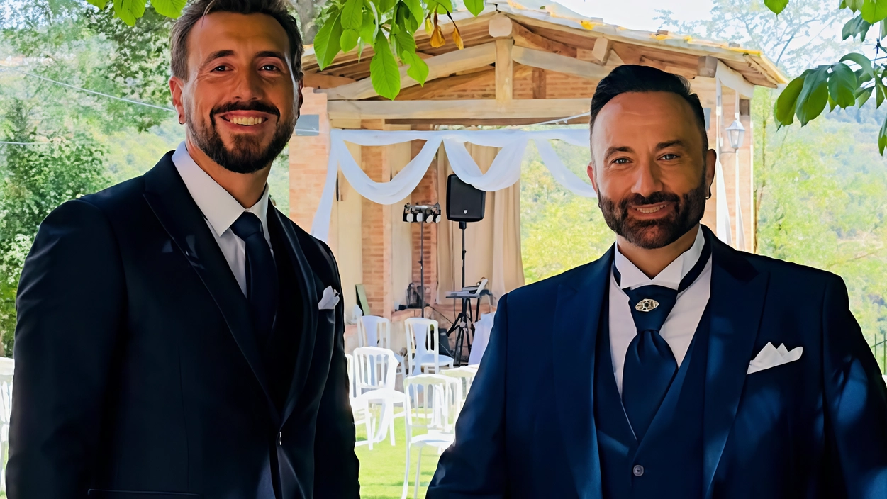 A Montalcino l’unione civile dei due lirici, mentre Veronica Bellandi Bulgari celebra il matrimonio delle star A Montalcino l’unione civile dei due lirici, mentre Veronica Bellandi Bulgari celebra il matrimonio delle star