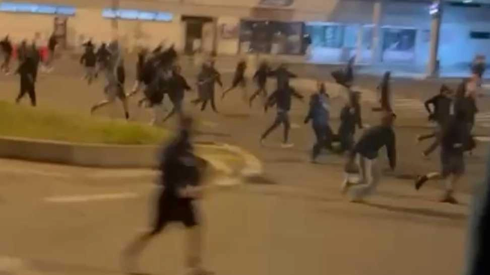 L’aggressione all’autogrill a Cantagallo da parte degli ultrà napoletani. "Scortati a Prato dalla polizia" L’aggressione all’autogrill a Cantagallo da parte degli ultrà napoletani. "Scortati a Prato dalla polizia"