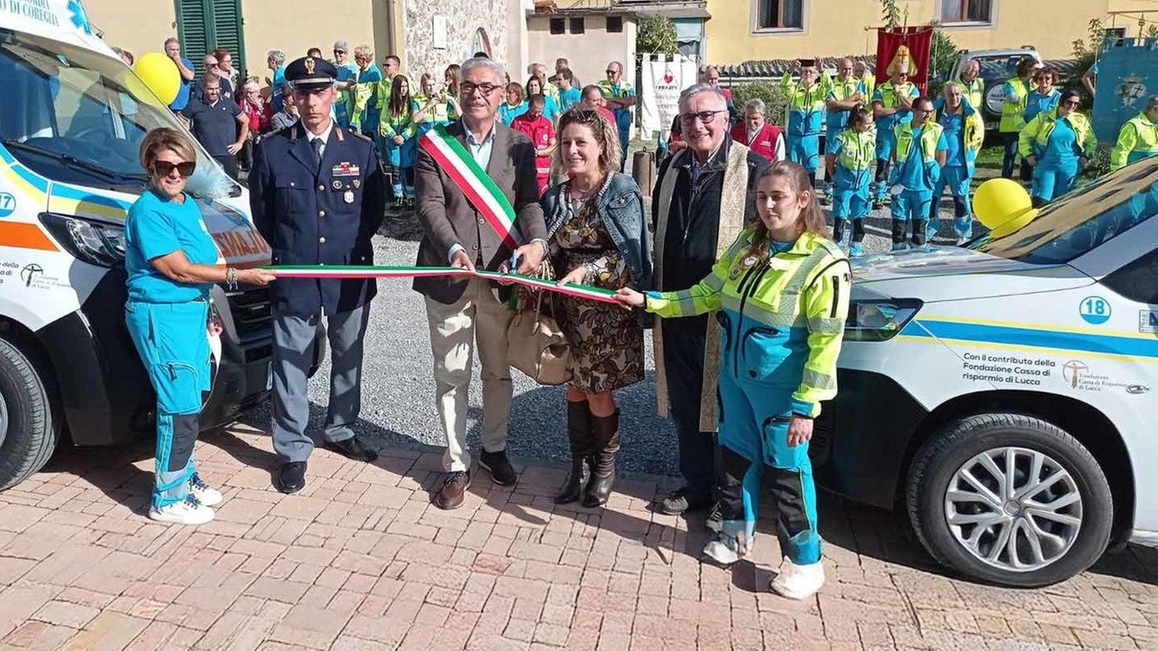Inaugurazione nuovo mezzi della Misericordia di Piano di Coreglia (foto Borghesi) Inaugurazione nuovo mezzi della Misericordia di Piano di Coreglia (foto Borghesi)