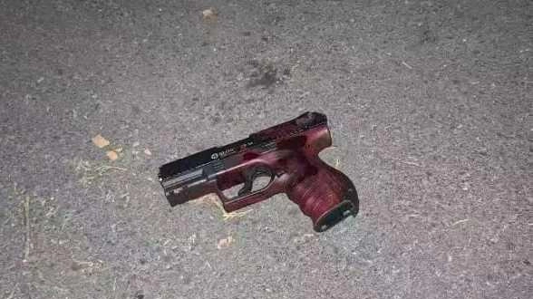 I carabinieri hanno rinvenuto in via Borgioli tre coltelli e una pistola finta. Non sono esclusi collegamenti con l’accoltellamento dell’8 agosto in via Strozzi. .