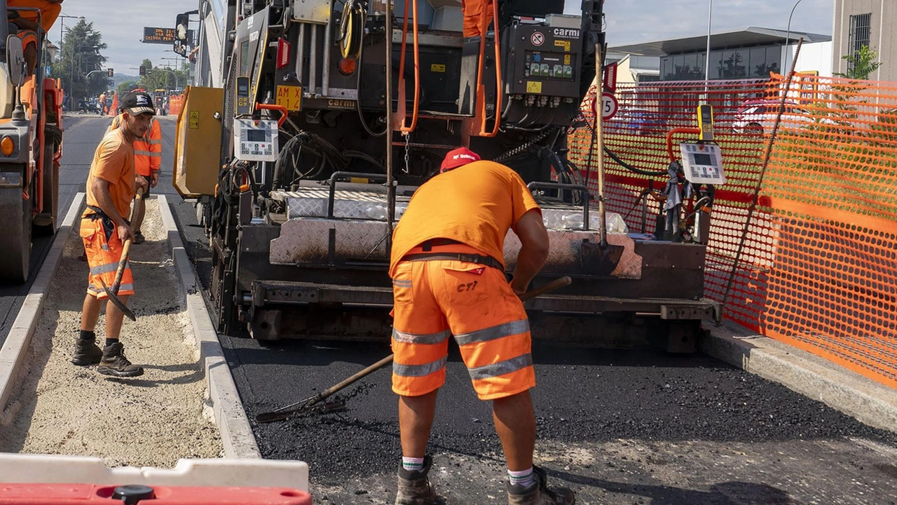 Da domani partono i lavori di asfaltatura in via Tasso a Comeana. A. Seano cominciano i lavori per la fibra Da domani partono i lavori di asfaltatura in via Tasso a Comeana. A. Seano cominciano i lavori per la fibra