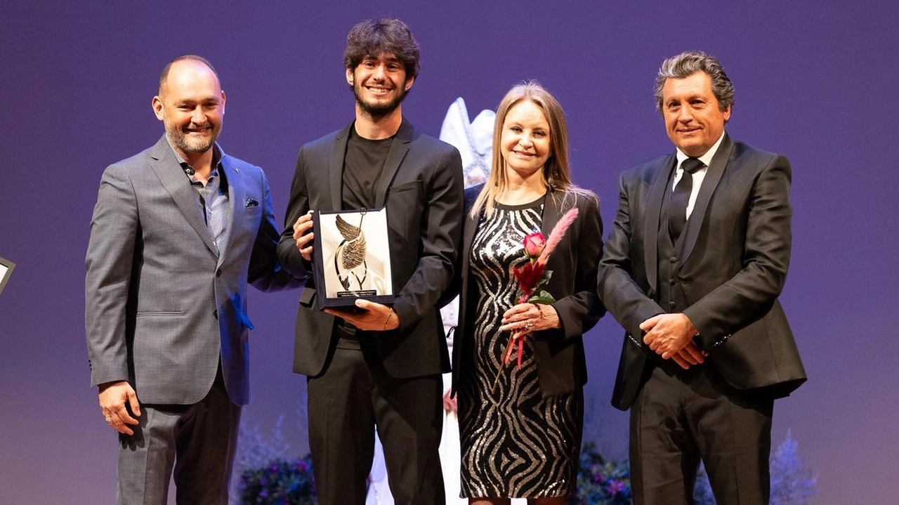 Il sindaco Agnelli: "Celebriamo non solo gli atleti ma anche i valori dello sport e quelli del fari play". Ciccio Graziani ha ricevuto il premio Beatrice ricordando Bruno e la moglie Gabriella, da poco scomparsa. .