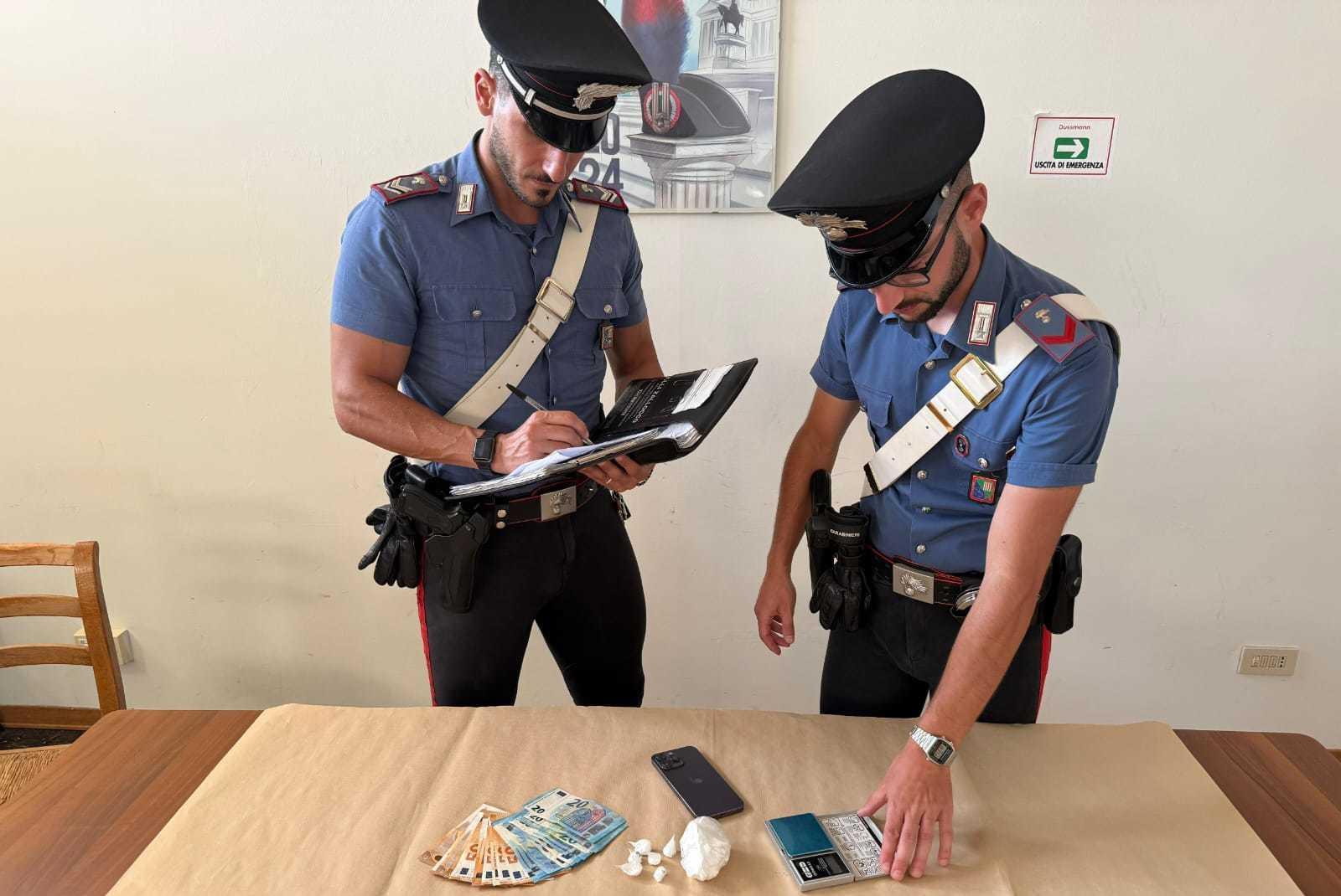 Arrestato a 22 anni. Era in sorveglianza speciale ma spacciava cocaina Arrestato a 22 anni. Era in sorveglianza speciale ma spacciava cocaina