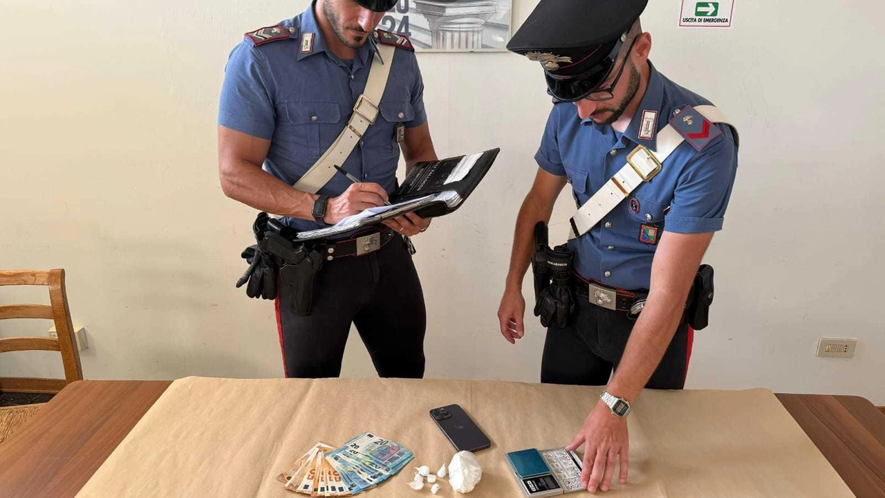 I carabinieri hanno arrestato il ventiduenne I carabinieri hanno arrestato il ventiduenne