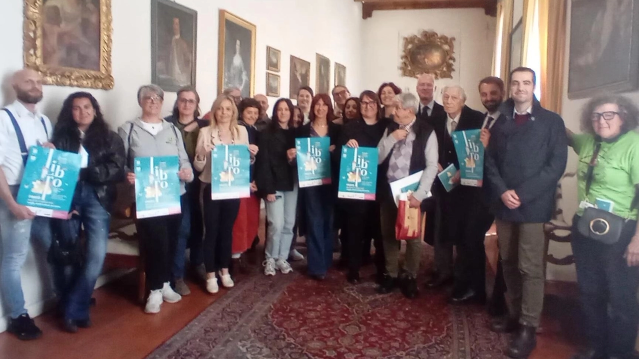 Il 23 aprile tante iniziative a cura di Lazzerini, Roncioniana, Scuola Magnani, negozi e locali pubblici. Volumi rari e antichi, visite guidate e incontri con autori. In via Magnolfi le vetrine raccontano Pinocchio. .