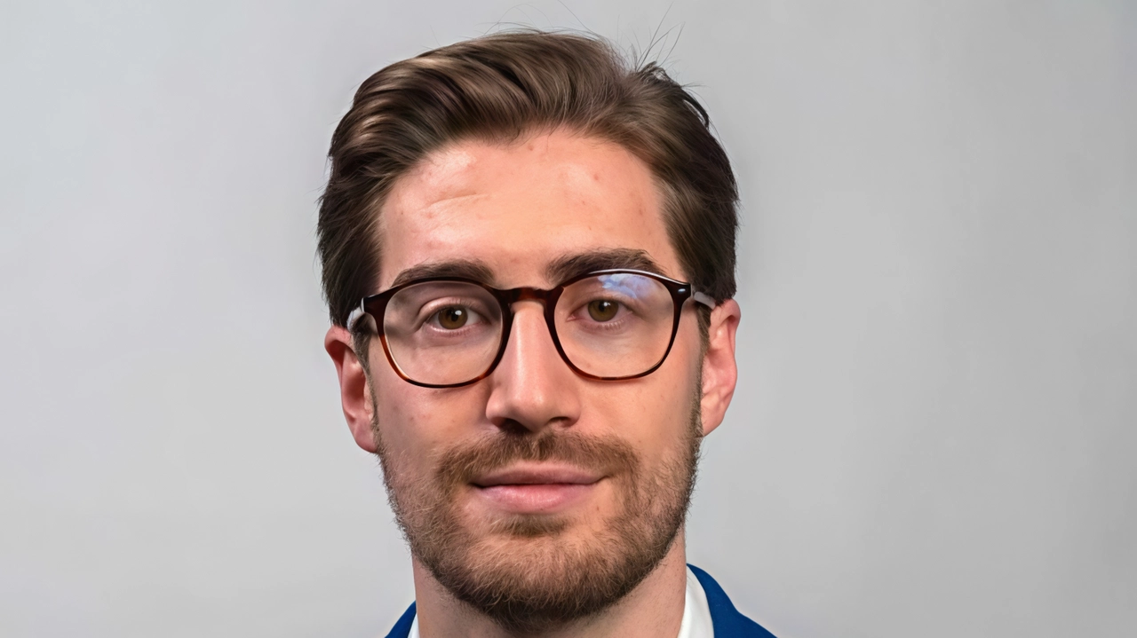 Il vicesindaco, Matteo Francesconi, illustra il bando aperto dall’amministrazione comunale per trovare sponsor per le iniziative culturali