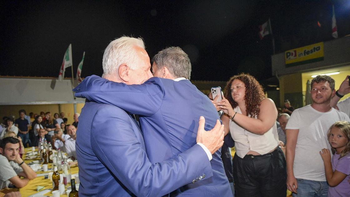 Matteo Eugenio, abbraccio d’estate. Iv al voto con la ’tenda riformista’. Giani: "M5S? Sacrifici e passi in avanti" Matteo Eugenio, abbraccio d’estate. Iv al voto con la ’tenda riformista’. Giani: "M5S? Sacrifici e passi in avanti"