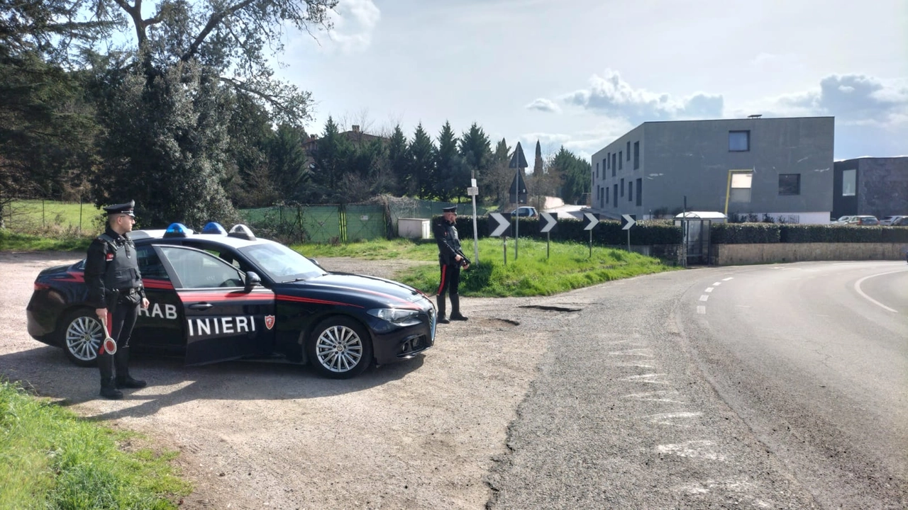 Figline e Incisa Valdarno: sventata “truffa dello specchietto” dai carabinieri Figline e Incisa Valdarno: sventata “truffa dello specchietto” dai carabinieri