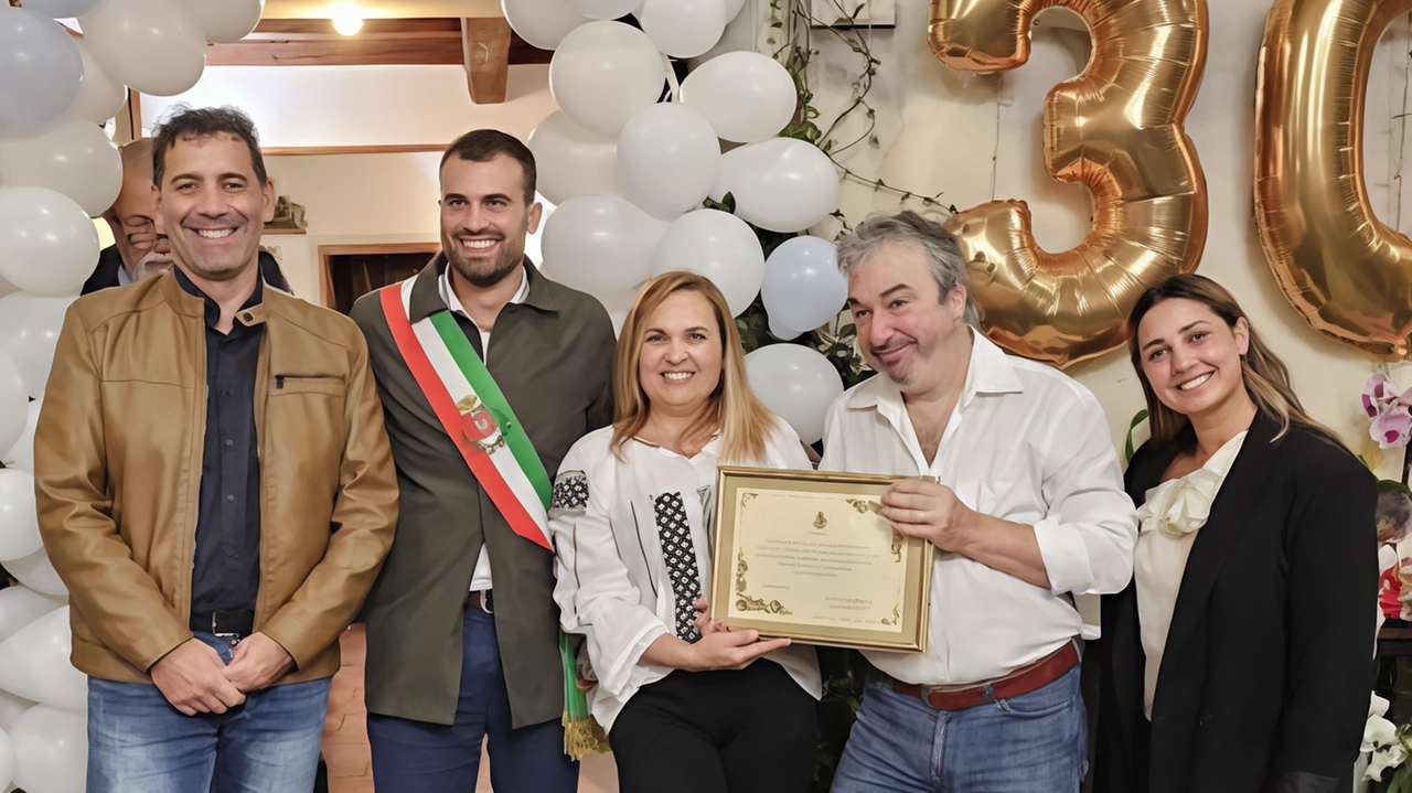 Michele Norelli festeggia trent'anni di Tavernetta a Bibbiena, un locale storico che unisce cucina e musica internazionale. Michele Norelli festeggia trent'anni di Tavernetta a Bibbiena, un locale storico che unisce cucina e musica internazionale.