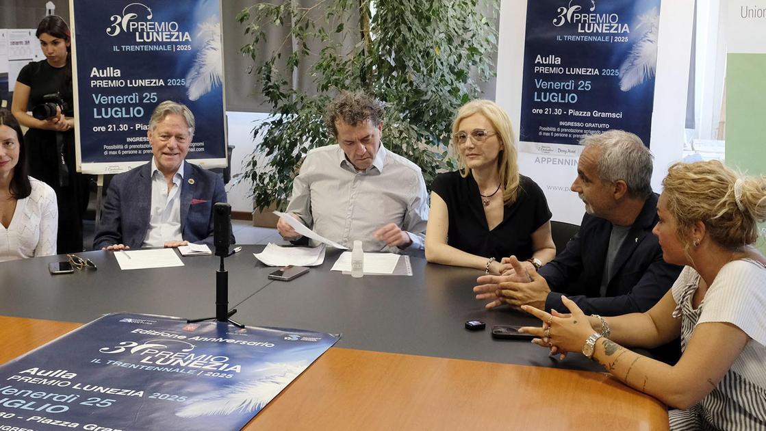 Trent’anni di... ‘Lunezia’. Il Premio porta in piazza la grande musica d’autore