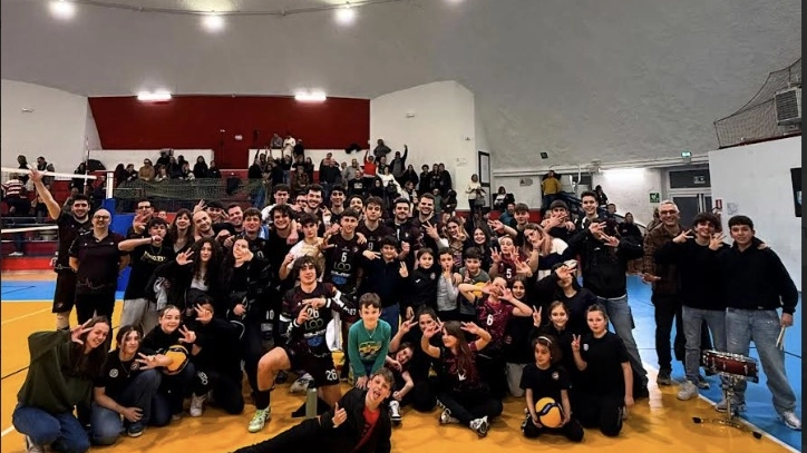Club Arezzo con i tifosi dopo la vittoria Club Arezzo con i tifosi dopo la vittoria