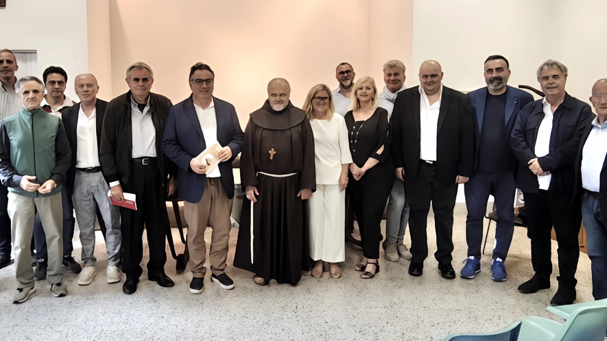 Un confronto per riflettere sulle strade da seguire in tema di economia, istruzione, turismo, formazione e aggregazione Un confronto per riflettere sulle strade da seguire in tema di economia, istruzione, turismo, formazione e aggregazione