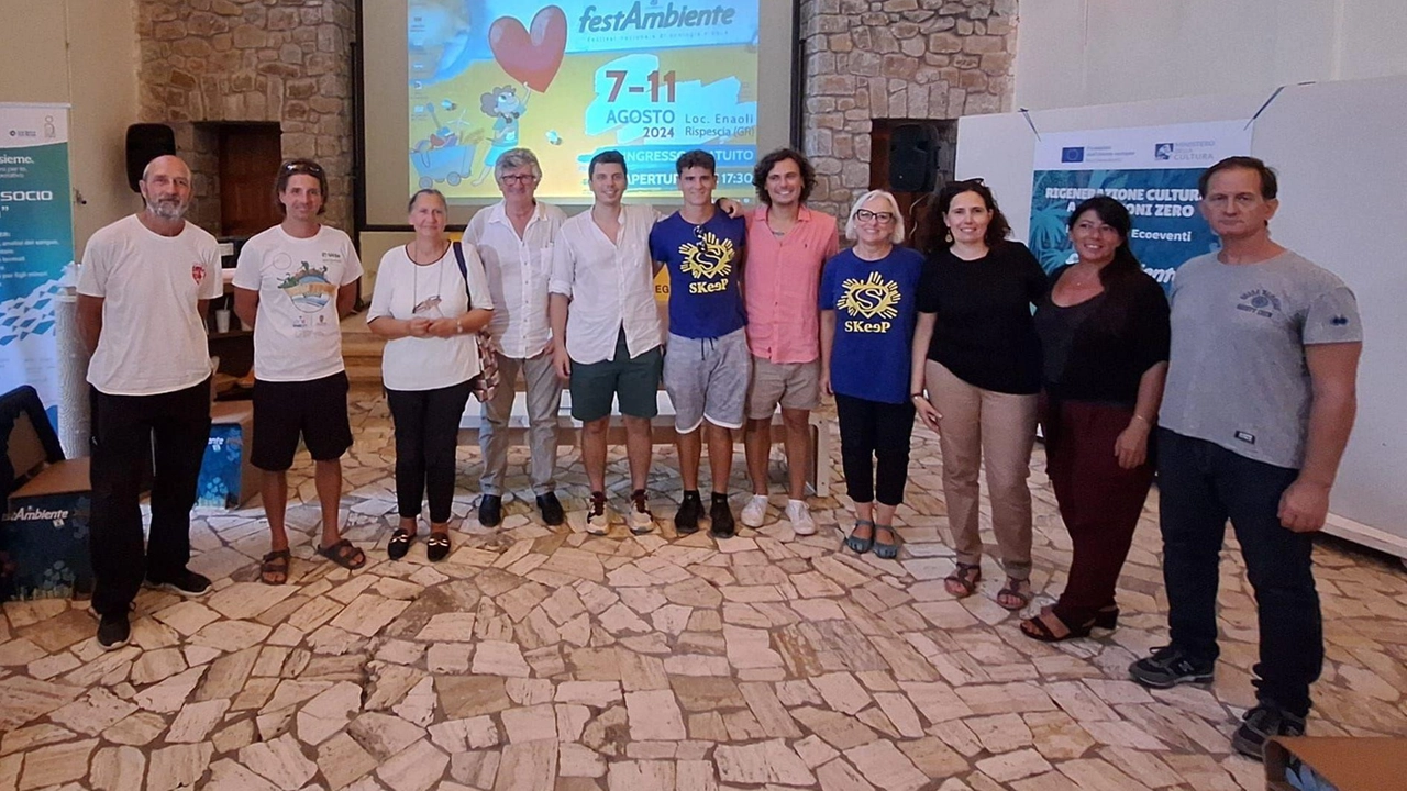 La Provincia di Grosseto presenta il progetto "Insieme…sportivaMente" per promuovere l'inclusione attraverso lo sport, in collaborazione con Game Upi. Finanziato dal Dipartimento per le Politiche giovanili, coinvolge 20 Province per sensibilizzare sull'importanza dell'attività sportiva per tutti, inclusi i giovani con disabilità. Il progetto culminerà nei 'Giochi interprovinciali' a Latina. Presidente e vicepresidente della Provincia elogiano l'iniziativa e ringraziano i partner per il supporto. La Provincia di Grosseto presenta il progetto "Insieme…sportivaMente" per promuovere l'inclusione attraverso lo sport, in collaborazione con Game Upi. Finanziato dal Dipartimento per le Politiche giovanili, coinvolge 20 Province per sensibilizzare sull'importanza dell'attività sportiva per tutti, inclusi i giovani con disabilità. Il progetto culminerà nei 'Giochi interprovinciali' a Latina. Presidente e vicepresidente della Provincia elogiano l'iniziativa e ringraziano i partner per il supporto.