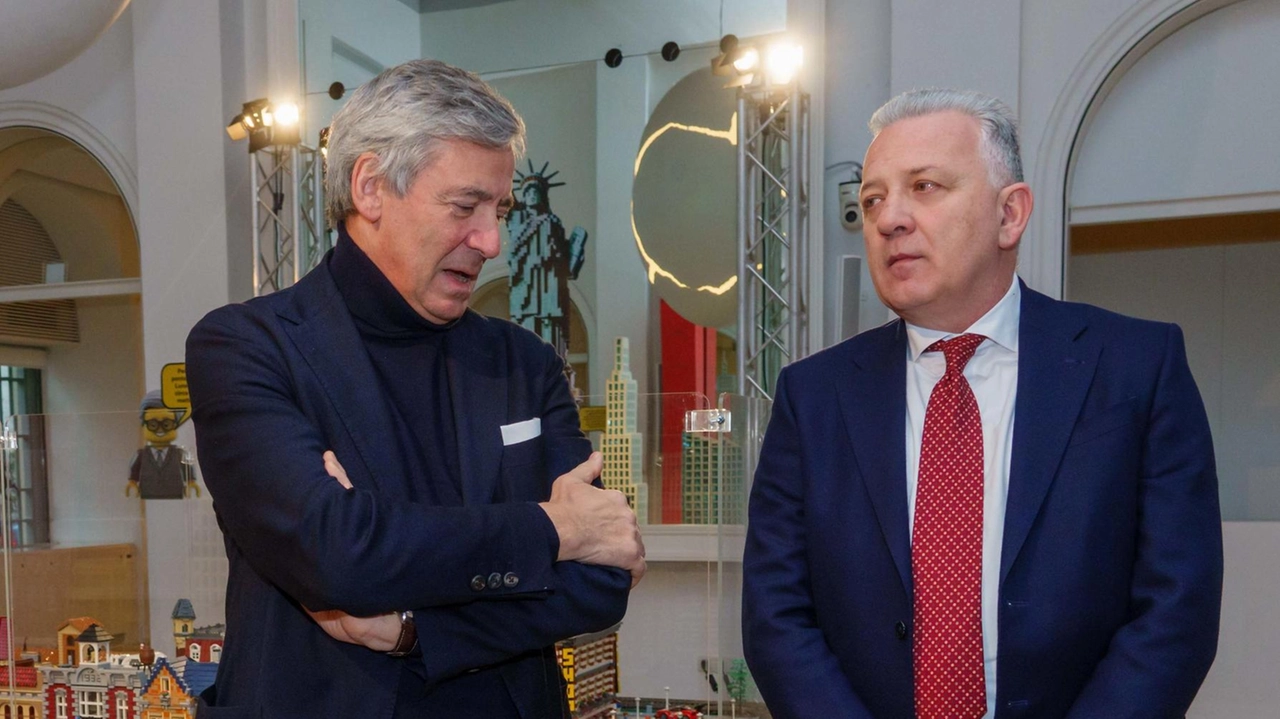 Il presidente della Fondazione Carispezia Andrea Corradino e. il sindaco Pierluigi Peracchini Il presidente della Fondazione Carispezia Andrea Corradino e. il sindaco Pierluigi Peracchini