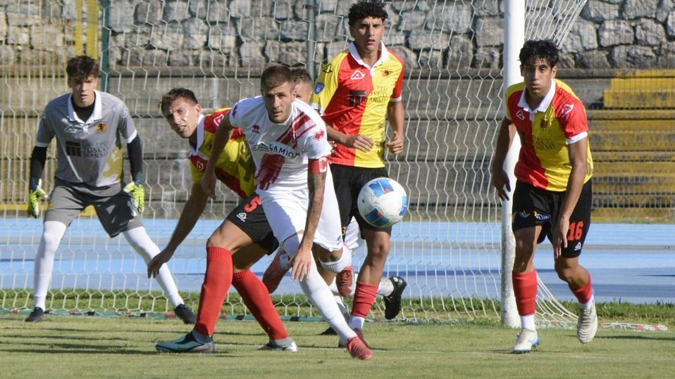 Allo Zecchini i biancorossi mettono a segno tre gol, tutti nella ripresa Allo Zecchini i biancorossi mettono a segno tre gol, tutti nella ripresa