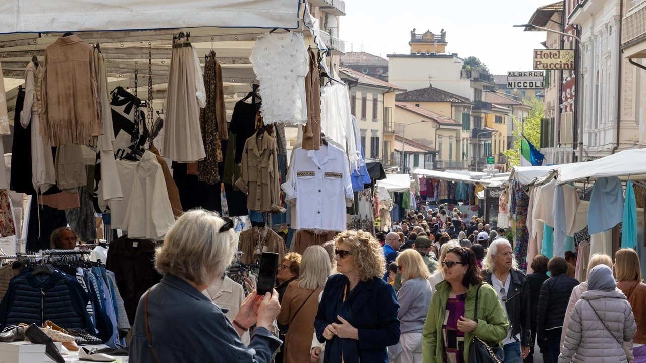 I banchi degli ambulanti del Forte a Montecatini (Goiorani)
