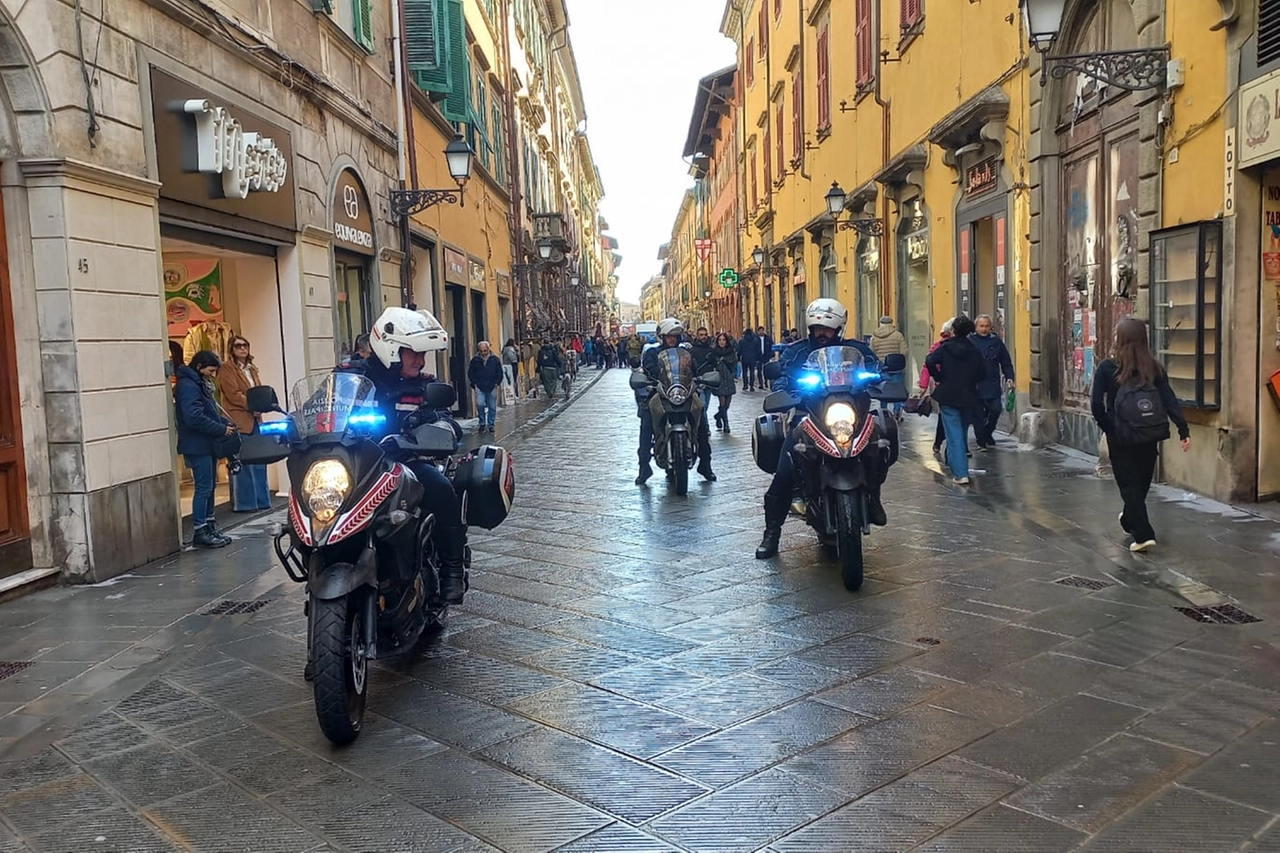 La polizia municipale sul percorso del corteo
