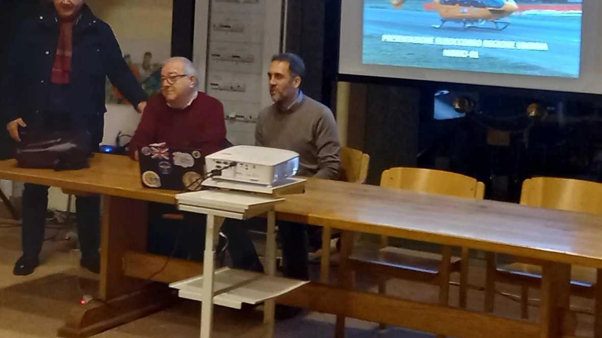 CASTIGLIONE DEL LAGO - È stato presentato ieri agli operatori sanitari di Castiglione del Lago il servizio di Elisoccorso attivato... CASTIGLIONE DEL LAGO - È stato presentato ieri agli operatori sanitari di Castiglione del Lago il servizio di Elisoccorso attivato...