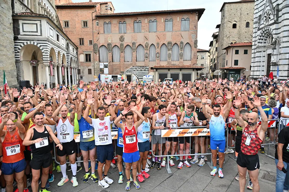 Notturna di San Jacopo a Pistoia, gran pienone. Classifica e foto