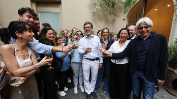 Nardella: “Mi dipingo i capelli di viola e blu. Renzi? Non ho fatto gara su di lui”