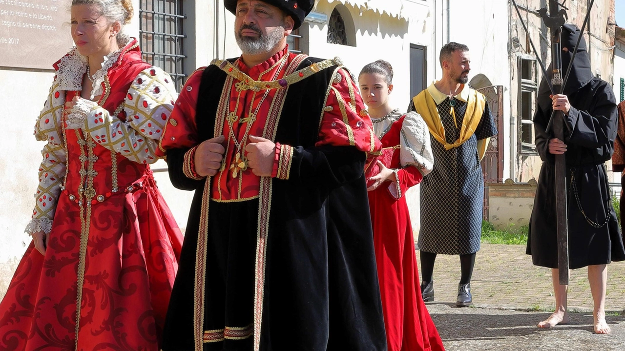 Alcuni figuranti in costume d’epoca che ha dato vita al corteo rievocativo di una passata edizione del Cammino di Santo Santo, in programma oggi a Vinci Alcuni figuranti in costume d’epoca che ha dato vita al corteo rievocativo di una passata edizione del Cammino di Santo Santo, in programma oggi a Vinci