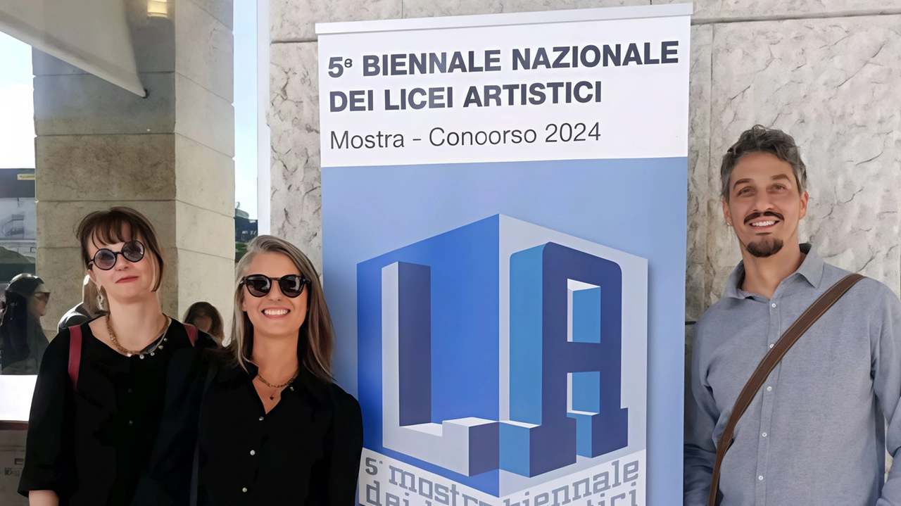 Anche gli studenti dello Stagi alla Biennale ospitata al Palazzo delle Civiltà all’Eur di Roma: tutte assieme le eccellenze artistiche. di 210 licei. italiani Anche gli studenti dello Stagi alla Biennale ospitata al Palazzo delle Civiltà all’Eur di Roma: tutte assieme le eccellenze artistiche. di 210 licei. italiani