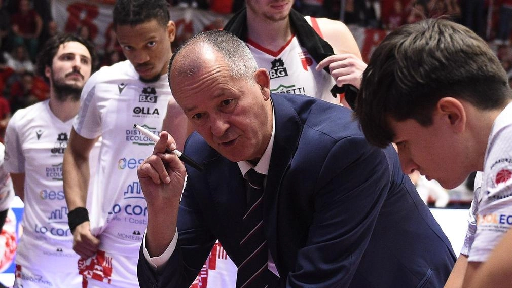 Zare Markovski ha iniziato la sua avventura sulla panchina del Pistoia Basket con due sconfitte di misure: la prima contro Sassari, la seconda contro Trento Zare Markovski ha iniziato la sua avventura sulla panchina del Pistoia Basket con due sconfitte di misure: la prima contro Sassari, la seconda contro Trento