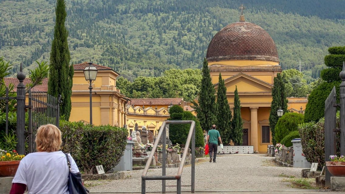 Ripristinato il montacarichi rotto che impediva da oltre due anni ai disabili di andare dai cari defunti. L’assessore Pecchioli: "Abbattiamo le barriere architettoniche". Italia Viva: " Bene, ma tariffe rincarate". Ripristinato il montacarichi rotto che impediva da oltre due anni ai disabili di andare dai cari defunti. L’assessore Pecchioli: "Abbattiamo le barriere architettoniche". Italia Viva: " Bene, ma tariffe rincarate".