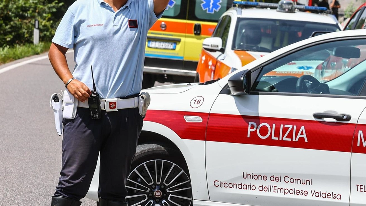 Una turista affitta un appartamento a Carrara e si lamenta del rumore delle auto che sfrecciano di notte in via Genova, disturbando il sonno della famiglia. Le autorità locali sembrano non intervenire nonostante le segnalazioni. Una turista affitta un appartamento a Carrara e si lamenta del rumore delle auto che sfrecciano di notte in via Genova, disturbando il sonno della famiglia. Le autorità locali sembrano non intervenire nonostante le segnalazioni.