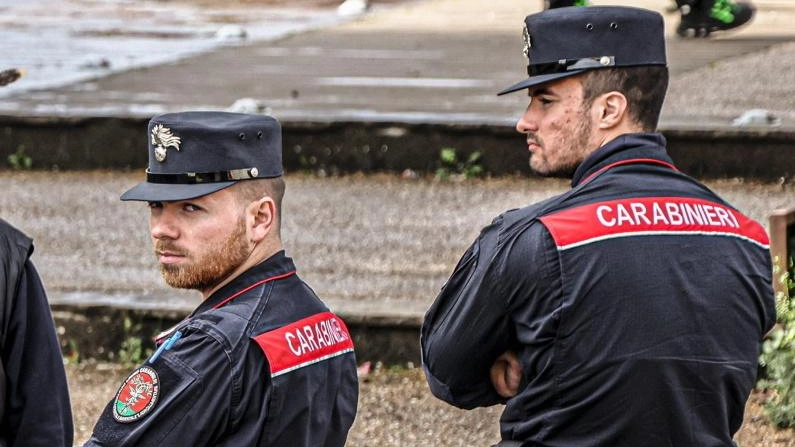 I carabinieri della stazione di Grassina hanno arrestato un uomo di 51 anni per maltrattamenti nei confronti della madre che viveva con lui, un’anziana di 80 anni