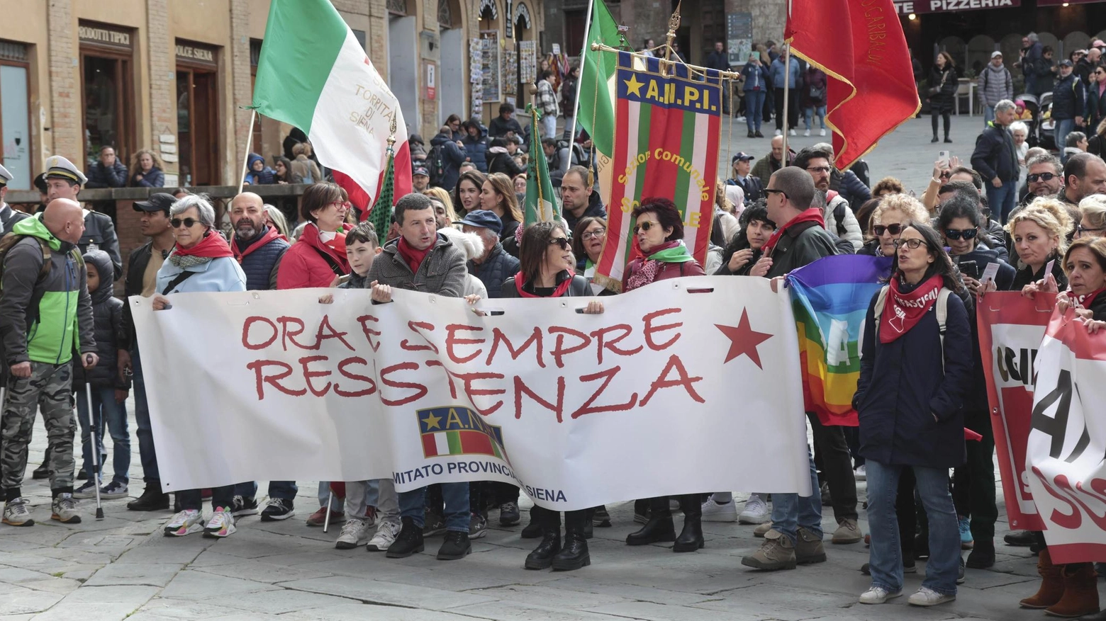Il 25 aprile tra festa e polemiche. Il sindaco Fabio: "No alle fazioni". Boldrini: "Non sa dire antifascista"