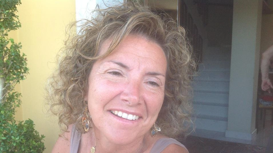 Francesca Cecchinelli aveva 54 anni ed era molto conosciuta in città. Il dolore della famiglia e della sorella Alessandra che l’ha assistita fino all’ultimo nel calvario della malattia. Era figlia dell’ex presidente della Carrarese Francesca Cecchinelli aveva 54 anni ed era molto conosciuta in città. Il dolore della famiglia e della sorella Alessandra che l’ha assistita fino all’ultimo nel calvario della malattia. Era figlia dell’ex presidente della Carrarese