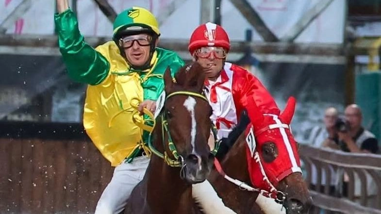 La sorpresa subito nella prima batteria a Legnano quando il grande favorito del palio, Valter Pusceddu (Sant’Erasmo), alla prima...