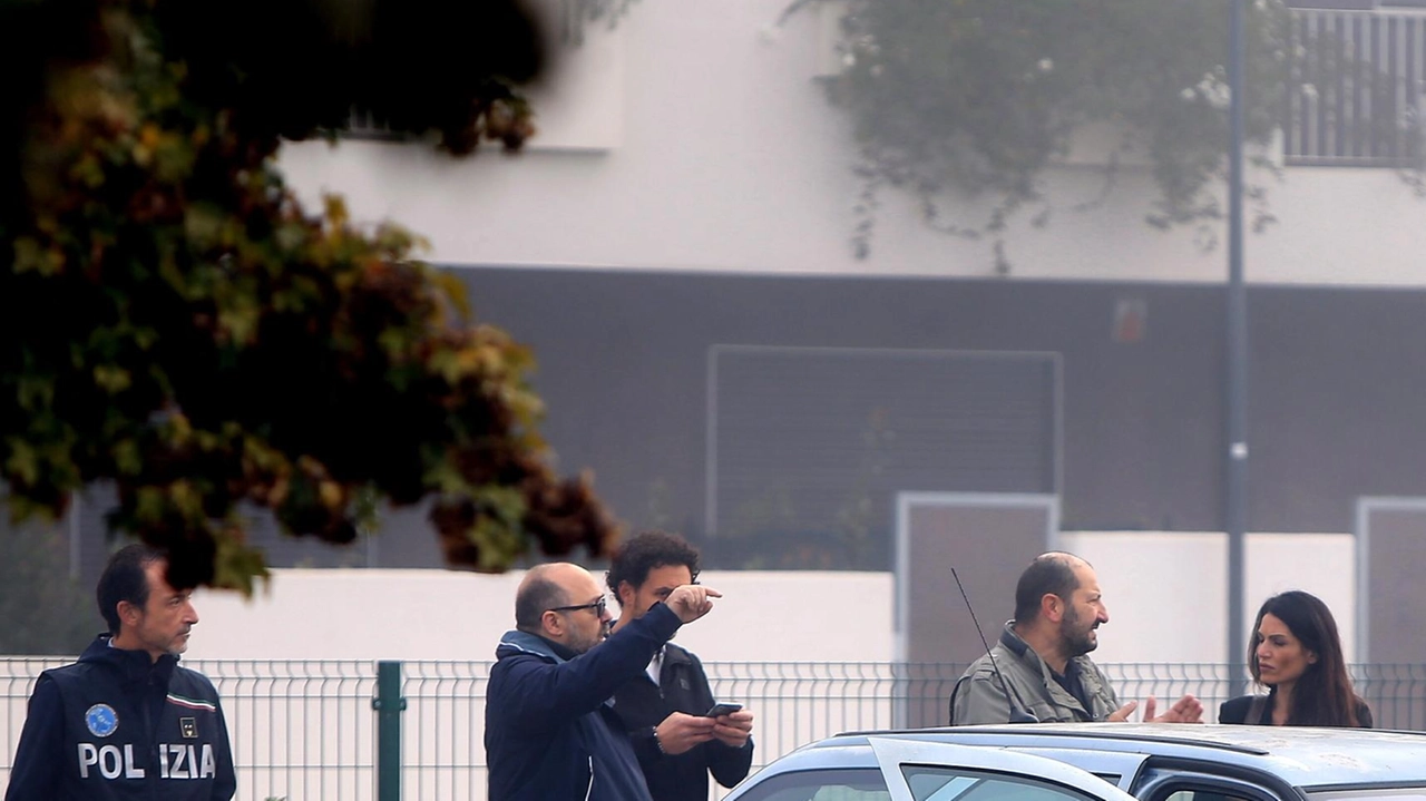 Parla il legale: "Si è tagliato la gola poco prima del fermo, è ancora ricoverato". Una storia di disagio familiare e quel "rancore" manifestato ai servizi sociali. . Parla il legale: "Si è tagliato la gola poco prima del fermo, è ancora ricoverato". Una storia di disagio familiare e quel "rancore" manifestato ai servizi sociali. .