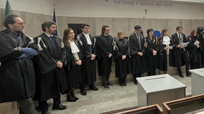 Ieri in tribunale manifestazione della sottosezione grossetana dell’Anm. Melchionna: "Adesione al 90%. Vogliono assimilarci ad un avvocato di accusa".